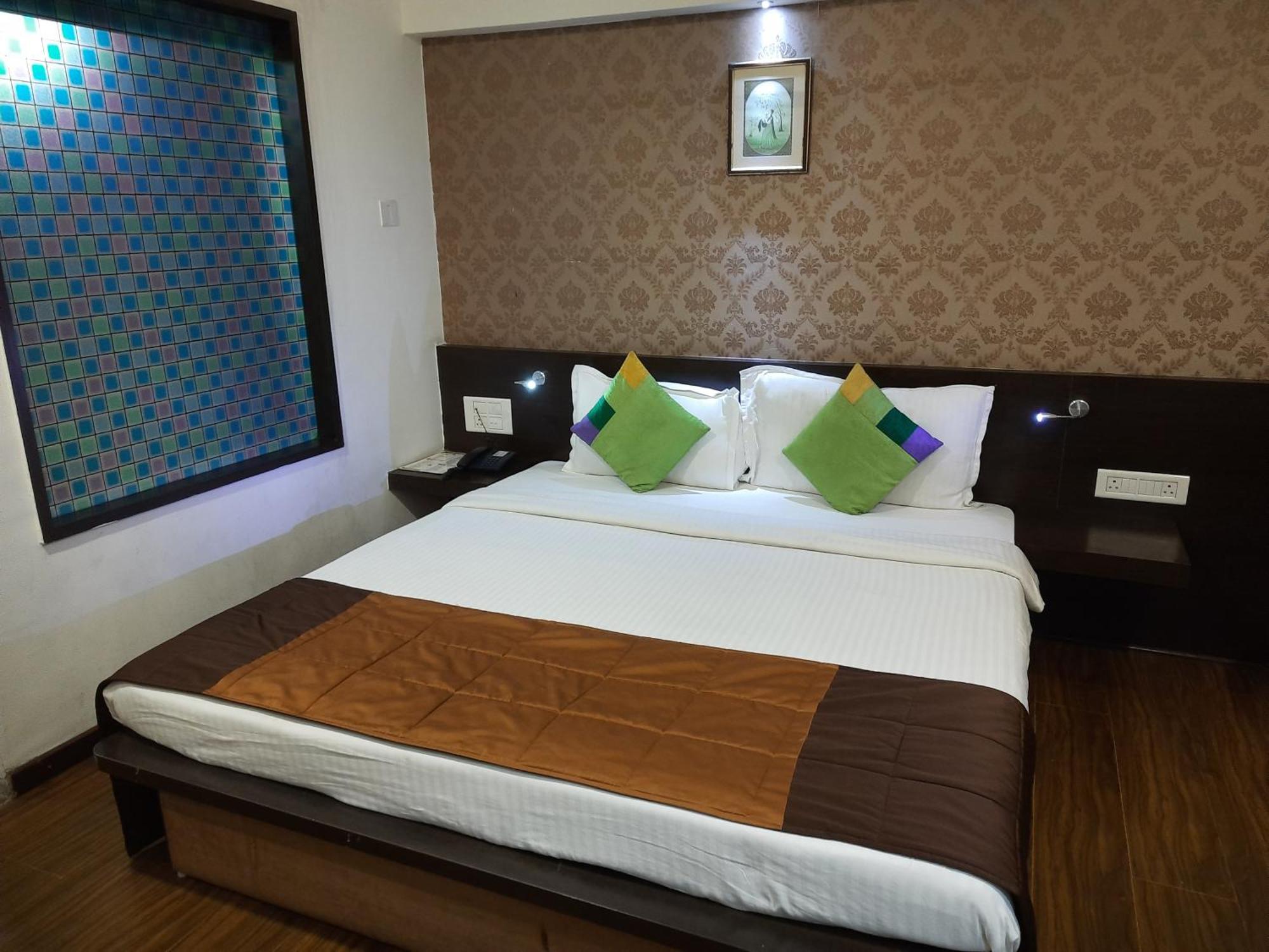 Hotel Lxia Hinjewadi - Indian Nationals Only Pimpri-Chinchwad Exterior foto