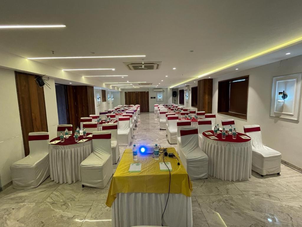 Hotel Lxia Hinjewadi - Indian Nationals Only Pimpri-Chinchwad Exterior foto